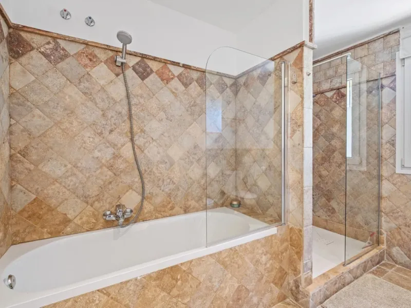 Spacious apartment in Las Cascadas on Marbella's Golden Mile.