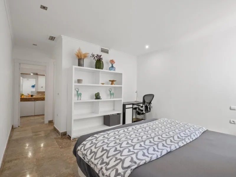 Spacious apartment in Las Cascadas on Marbella's Golden Mile.