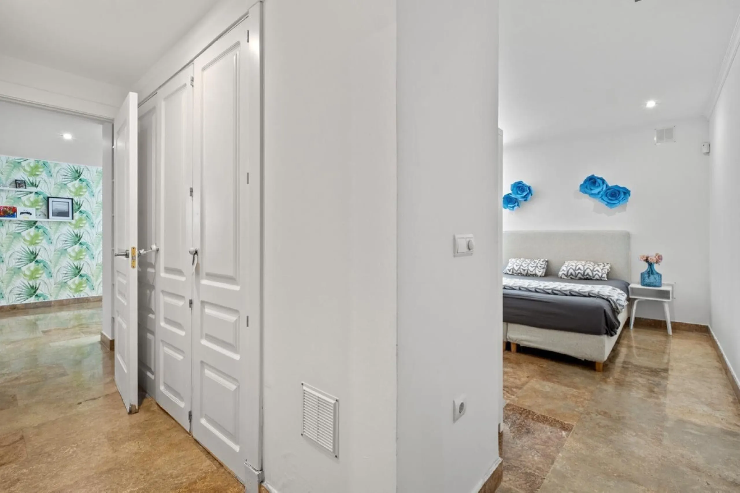 Spacious apartment in Las Cascadas on Marbella's Golden Mile.