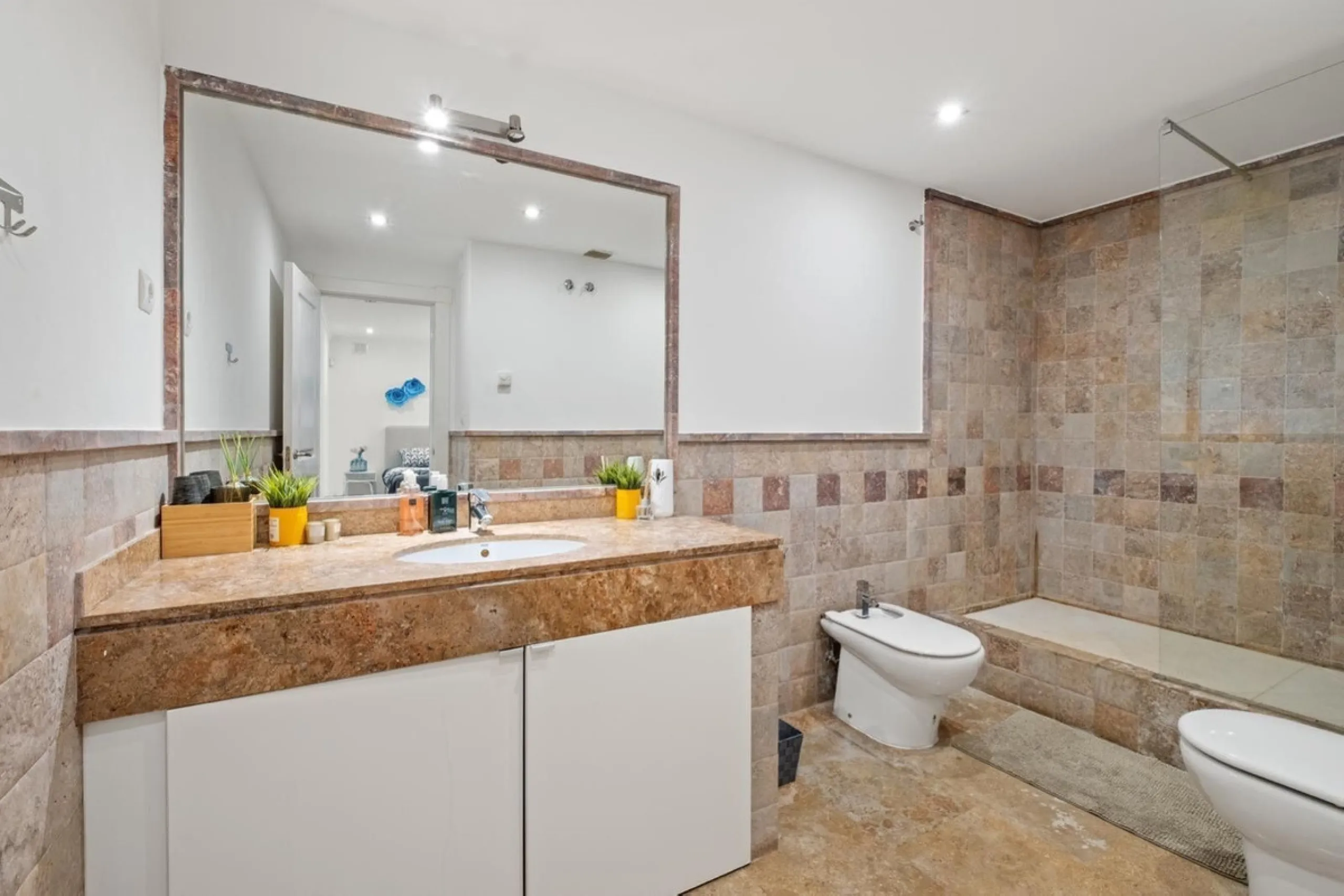 Spacious apartment in Las Cascadas on Marbella's Golden Mile.