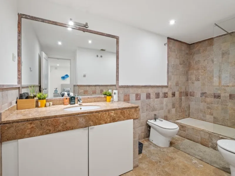 Spacious apartment in Las Cascadas on Marbella's Golden Mile.