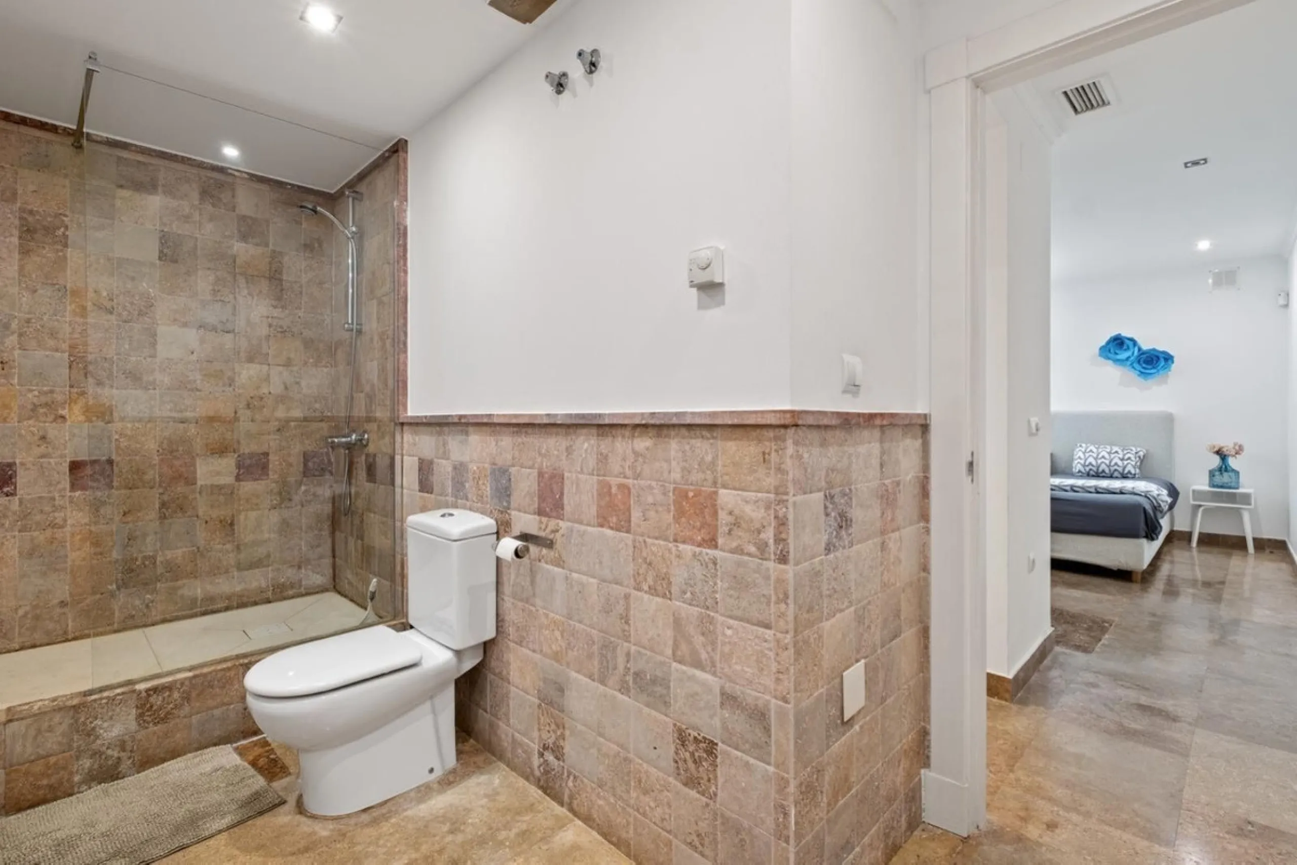 Spacious apartment in Las Cascadas on Marbella's Golden Mile.