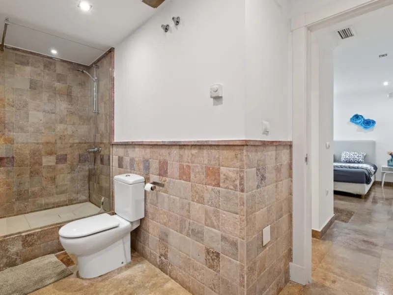 Spacious apartment in Las Cascadas on Marbella's Golden Mile.