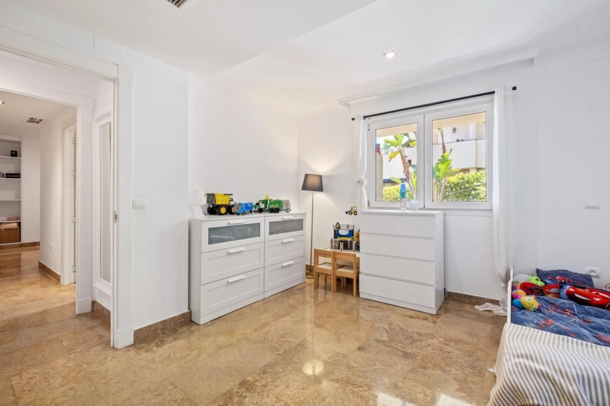 Spacious apartment in Las Cascadas on Marbella's Golden Mile.