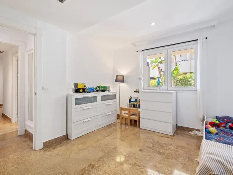 Spacious apartment in Las Cascadas on Marbella's Golden Mile.
