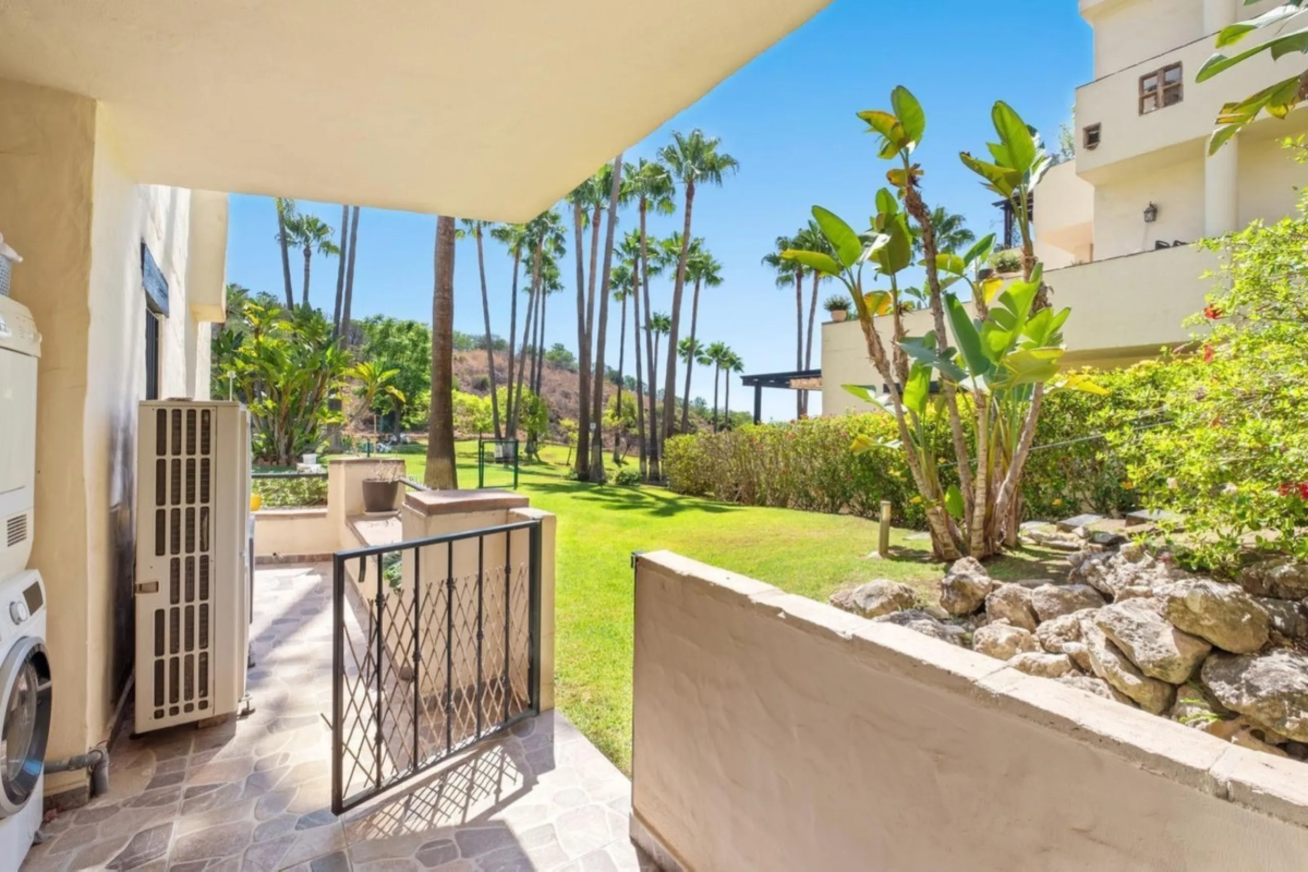 Spacious apartment in Las Cascadas on Marbella's Golden Mile.