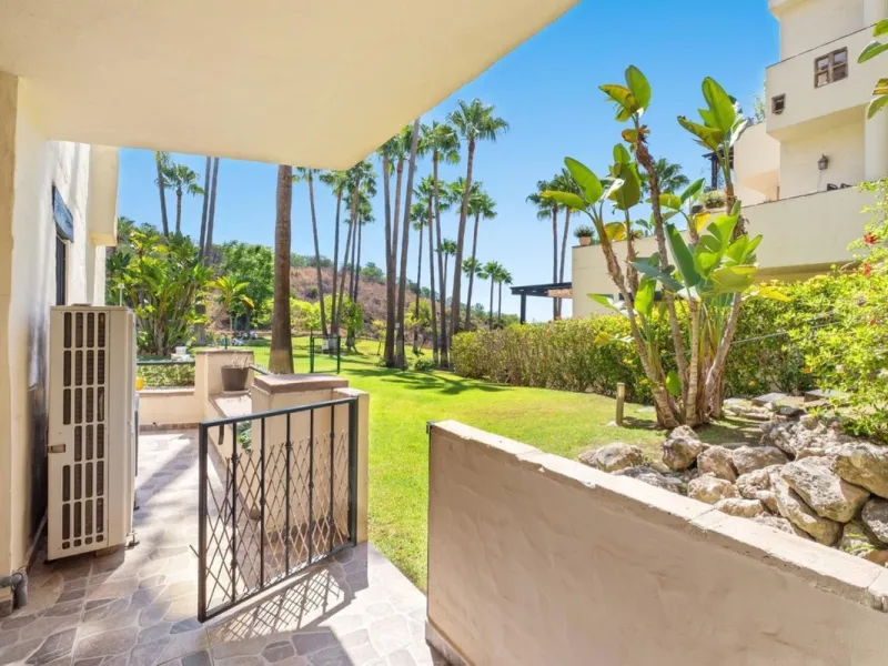 Spacious apartment in Las Cascadas on Marbella's Golden Mile.