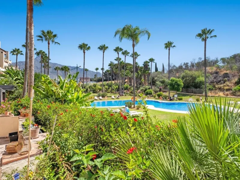 Spacious apartment in Las Cascadas on Marbella's Golden Mile.