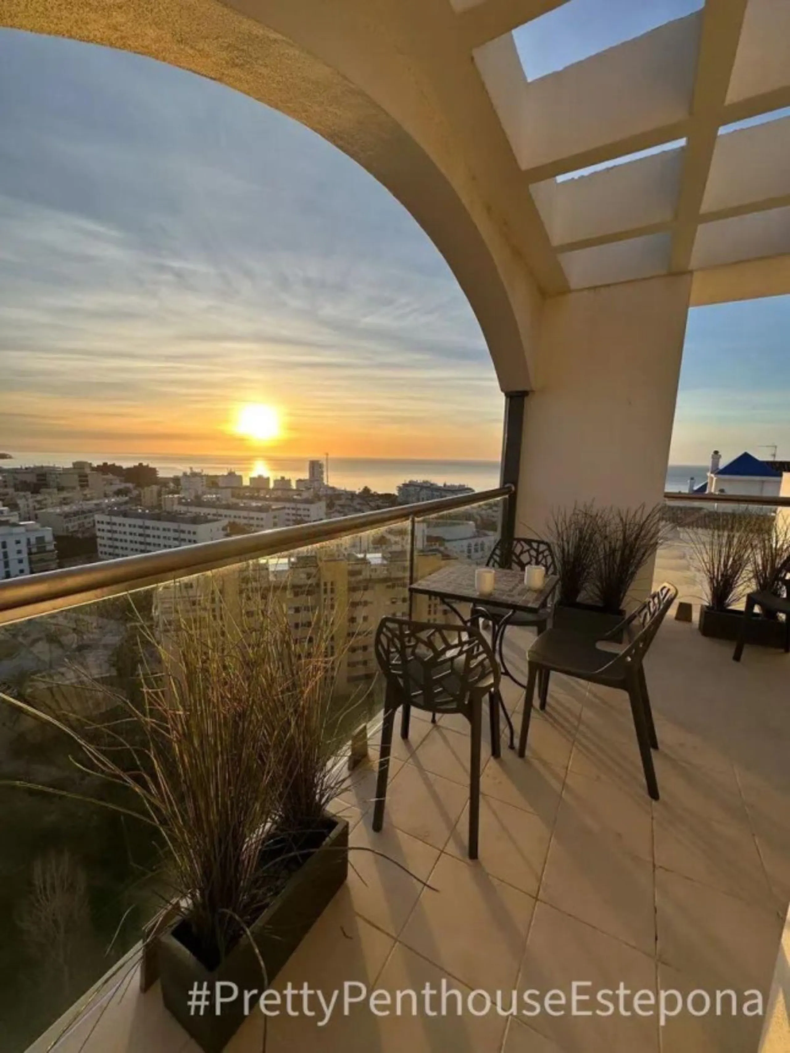 PANORAMIC SEA VIEW PENTHOUSE IN THE HEART OF ESTEPONA PORT.