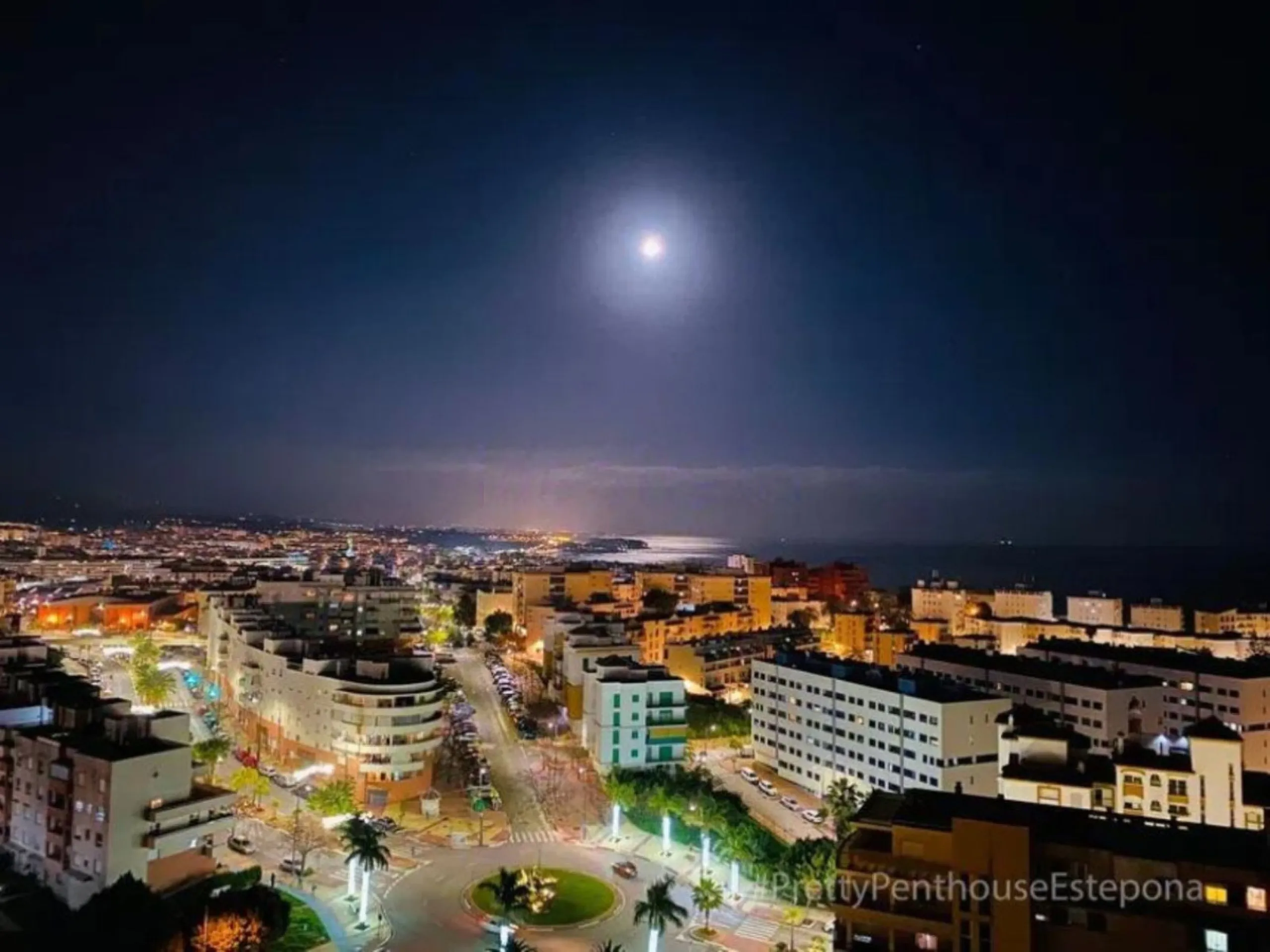 PANORAMIC SEA VIEW PENTHOUSE IN THE HEART OF ESTEPONA PORT.
