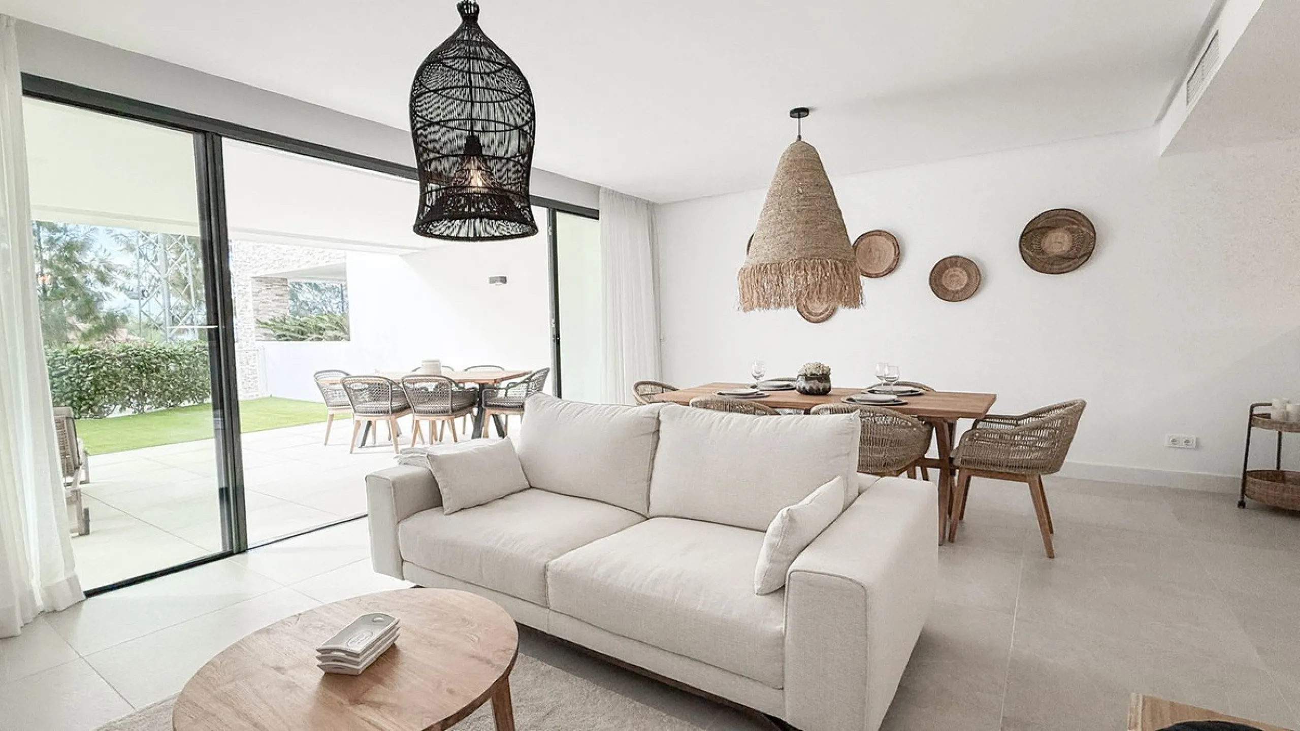 Apartment - Ground Floor Apartment в продаже в Marbella, Málaga. В доме 3 спален и 2 ванных комнат. Площадь дома 139 м². Площадь участка 35 м²