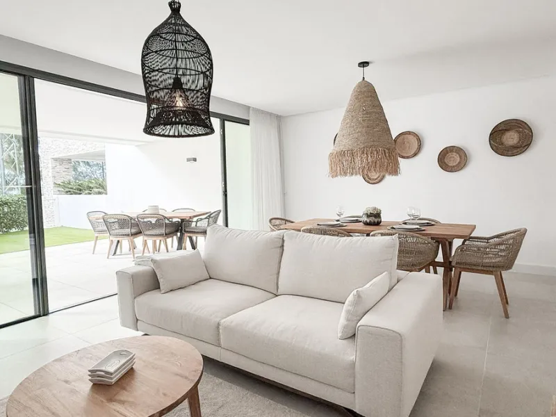Apartment - Ground Floor Apartment в продаже в Marbella, Málaga. В доме 3 спален и 2 ванных комнат. Площадь дома 139 м². Площадь участка 35 м²