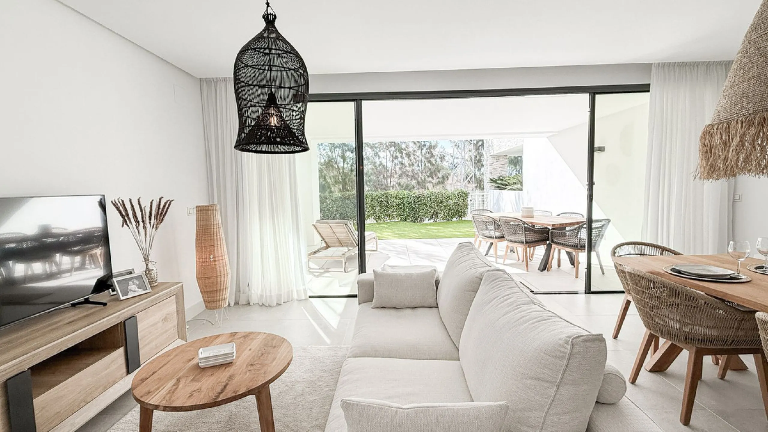 Apartment - Ground Floor Apartment в продаже в Marbella, Málaga. В доме 3 спален и 2 ванных комнат. Площадь дома 139 м². Площадь участка 35 м²