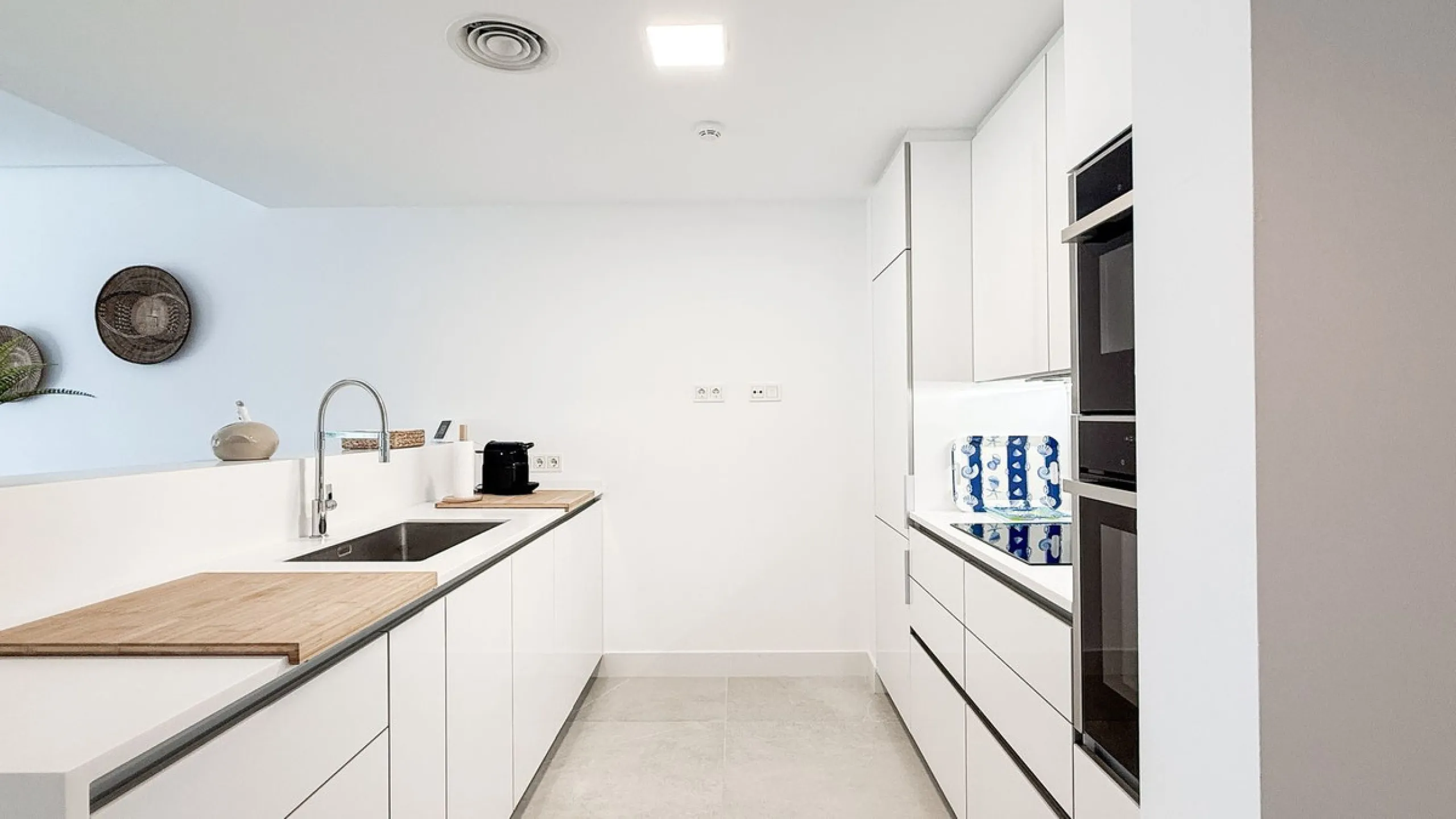 Apartment - Ground Floor Apartment в продаже в Marbella, Málaga. В доме 3 спален и 2 ванных комнат. Площадь дома 139 м². Площадь участка 35 м²
