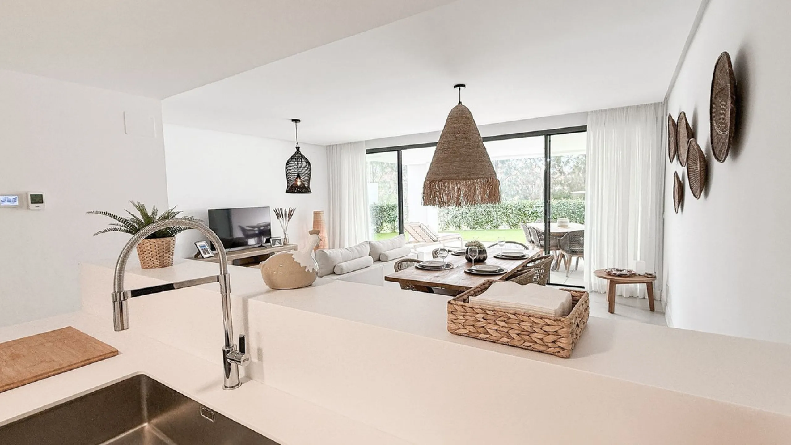 Apartment - Ground Floor Apartment в продаже в Marbella, Málaga. В доме 3 спален и 2 ванных комнат. Площадь дома 139 м². Площадь участка 35 м²