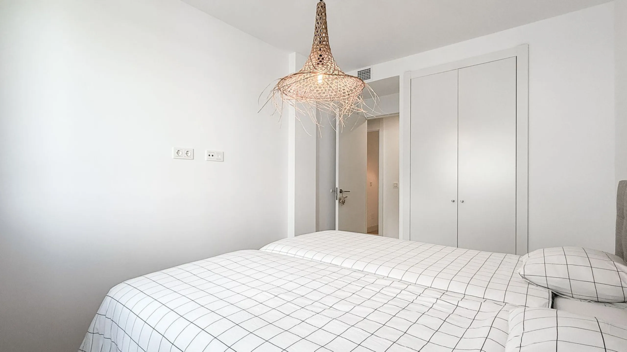 Apartment - Ground Floor Apartment в продаже в Marbella, Málaga. В доме 3 спален и 2 ванных комнат. Площадь дома 139 м². Площадь участка 35 м²