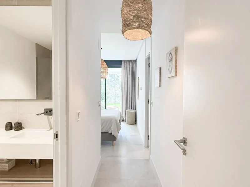 Apartment - Ground Floor Apartment в продаже в Marbella, Málaga. В доме 3 спален и 2 ванных комнат. Площадь дома 139 м². Площадь участка 35 м²