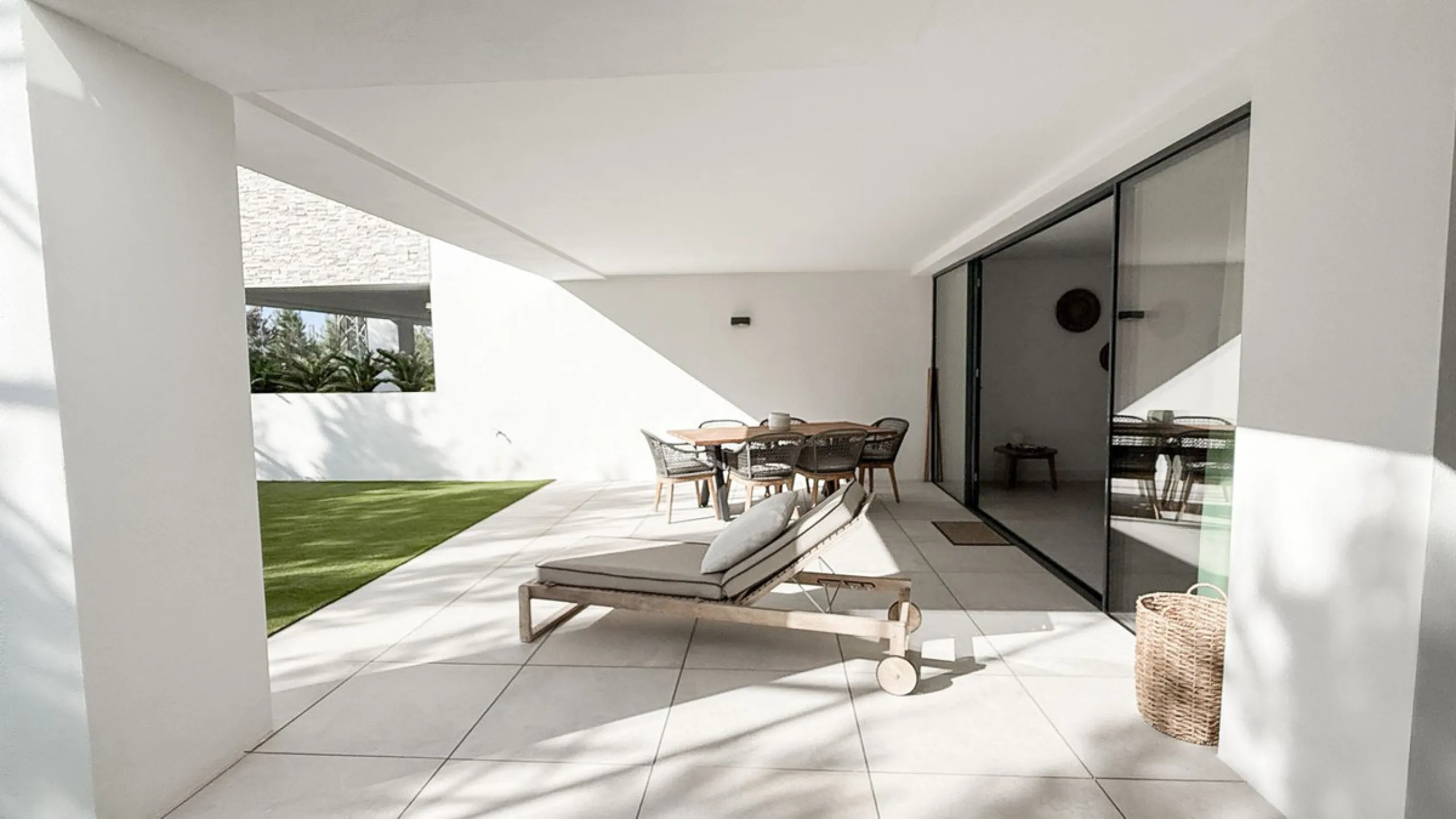 Apartment - Ground Floor Apartment в продаже в Marbella, Málaga. В доме 3 спален и 2 ванных комнат. Площадь дома 139 м². Площадь участка 35 м²