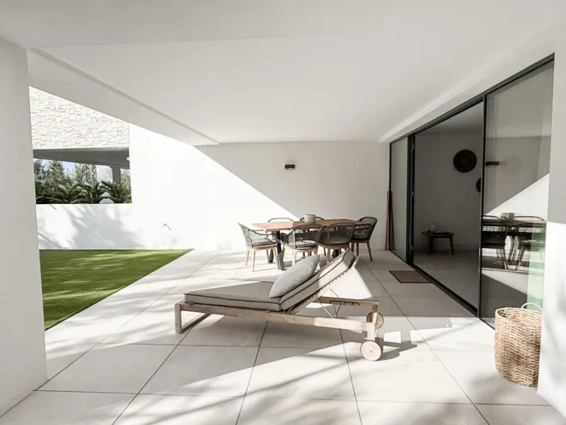 Apartment - Ground Floor Apartment в продаже в Marbella, Málaga. В доме 3 спален и 2 ванных комнат. Площадь дома 139 м². Площадь участка 35 м²