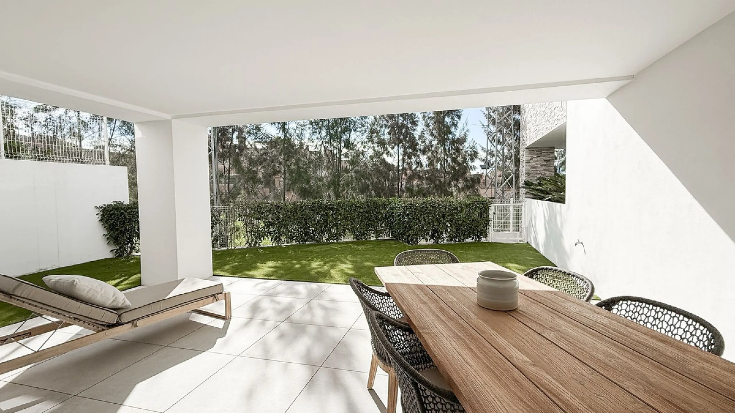 Apartment - Ground Floor Apartment в продаже в Marbella, Málaga. В доме 3 спален и 2 ванных комнат. Площадь дома 139 м². Площадь участка 35 м²