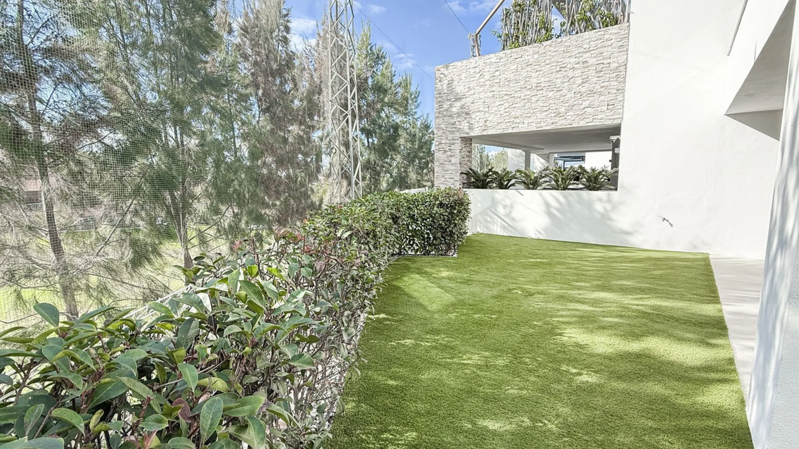 Apartment - Ground Floor Apartment в продаже в Marbella, Málaga. В доме 3 спален и 2 ванных комнат. Площадь дома 139 м². Площадь участка 35 м²