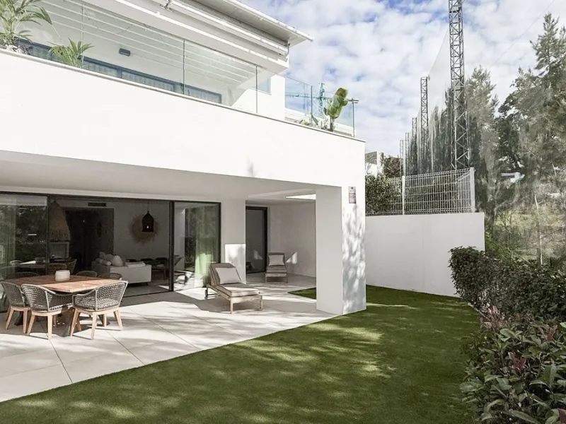Apartment - Ground Floor Apartment в продаже в Marbella, Málaga. В доме 3 спален и 2 ванных комнат. Площадь дома 139 м². Площадь участка 35 м²