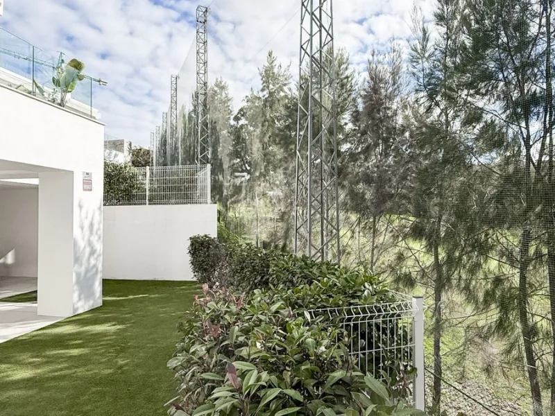 Apartment - Ground Floor Apartment в продаже в Marbella, Málaga. В доме 3 спален и 2 ванных комнат. Площадь дома 139 м². Площадь участка 35 м²