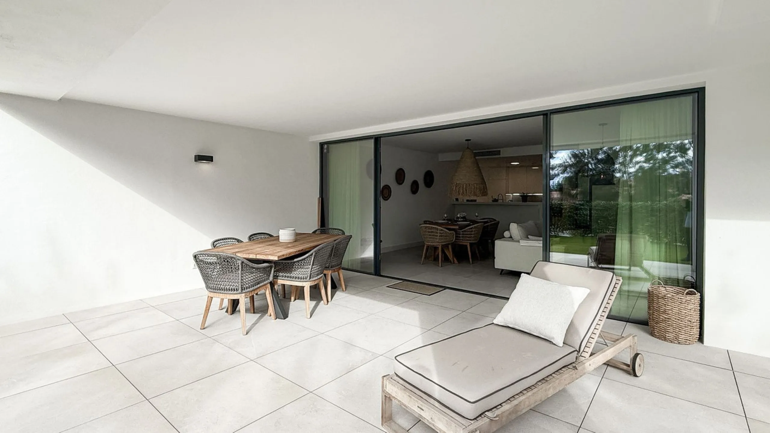 Apartment - Ground Floor Apartment в продаже в Marbella, Málaga. В доме 3 спален и 2 ванных комнат. Площадь дома 139 м². Площадь участка 35 м²