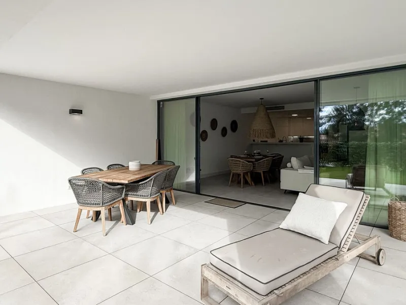 Apartment - Ground Floor Apartment в продаже в Marbella, Málaga. В доме 3 спален и 2 ванных комнат. Площадь дома 139 м². Площадь участка 35 м²