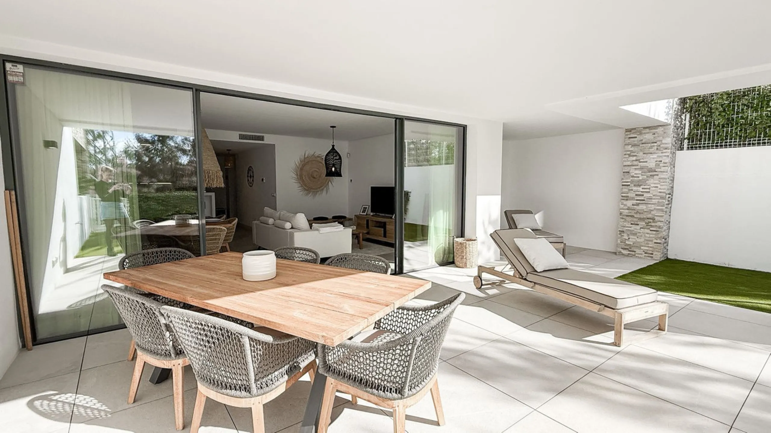 Apartment - Ground Floor Apartment в продаже в Marbella, Málaga. В доме 3 спален и 2 ванных комнат. Площадь дома 139 м². Площадь участка 35 м²