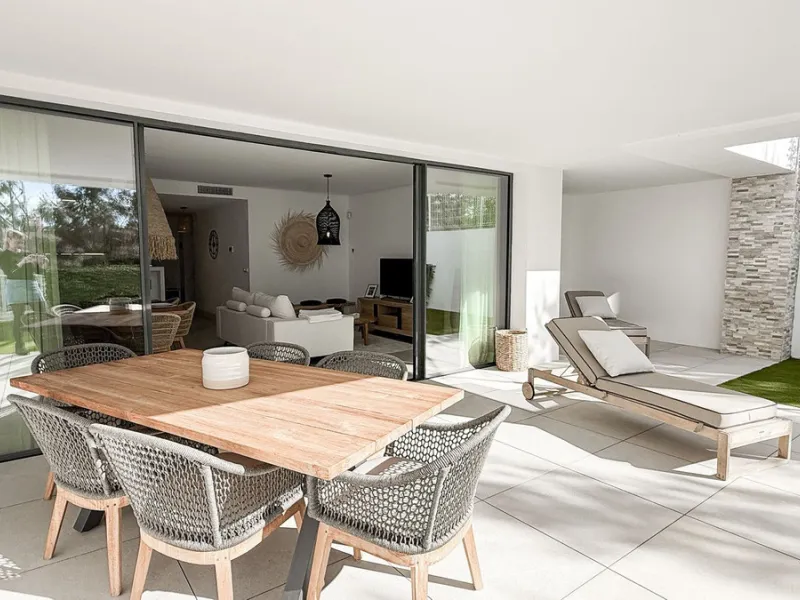 Apartment - Ground Floor Apartment в продаже в Marbella, Málaga. В доме 3 спален и 2 ванных комнат. Площадь дома 139 м². Площадь участка 35 м²