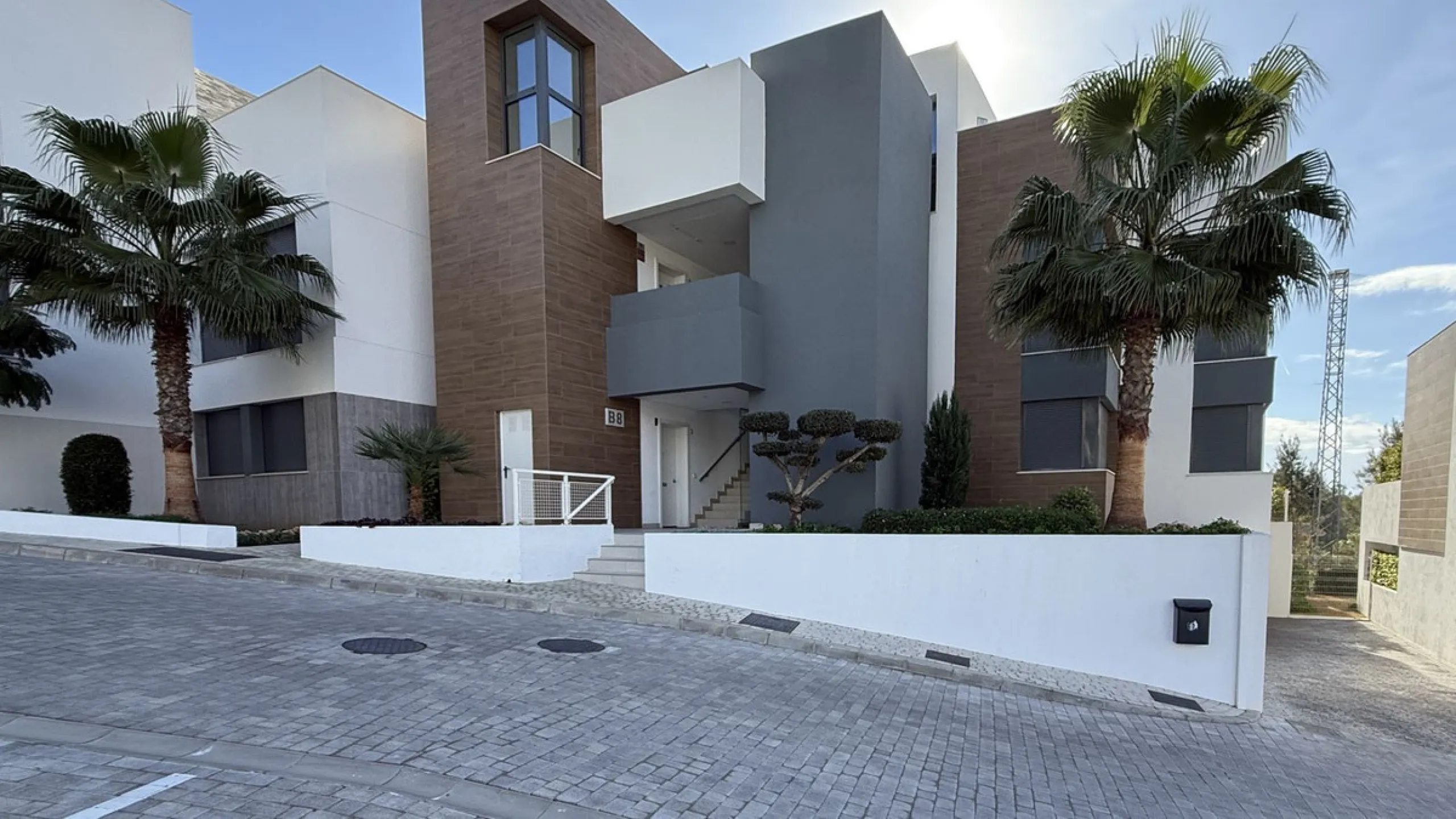 Apartment - Ground Floor Apartment в продаже в Marbella, Málaga. В доме 3 спален и 2 ванных комнат. Площадь дома 139 м². Площадь участка 35 м²