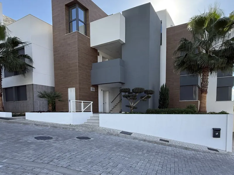 Apartment - Ground Floor Apartment в продаже в Marbella, Málaga. В доме 3 спален и 2 ванных комнат. Площадь дома 139 м². Площадь участка 35 м²