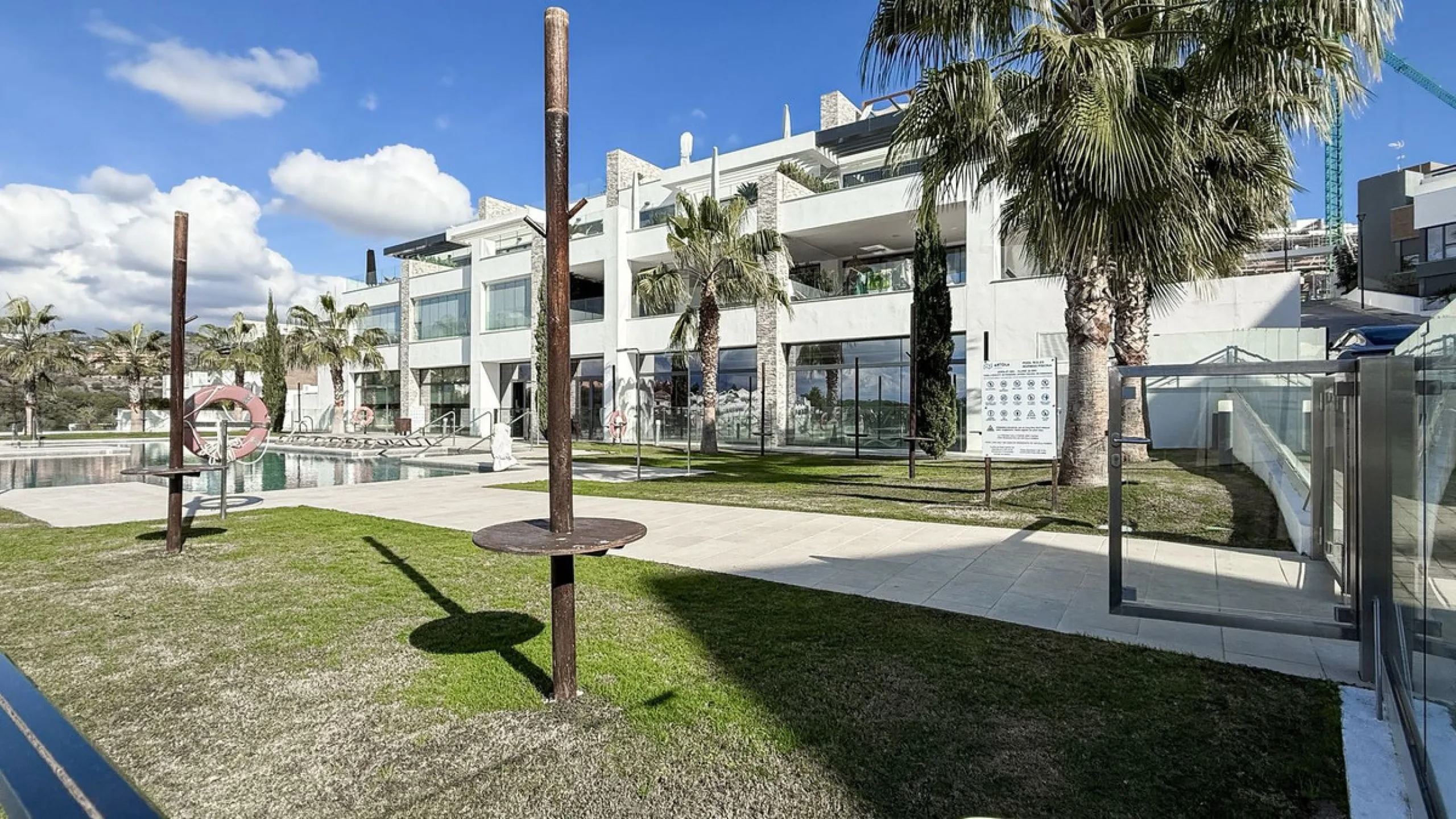 Apartment - Ground Floor Apartment в продаже в Marbella, Málaga. В доме 3 спален и 2 ванных комнат. Площадь дома 139 м². Площадь участка 35 м²