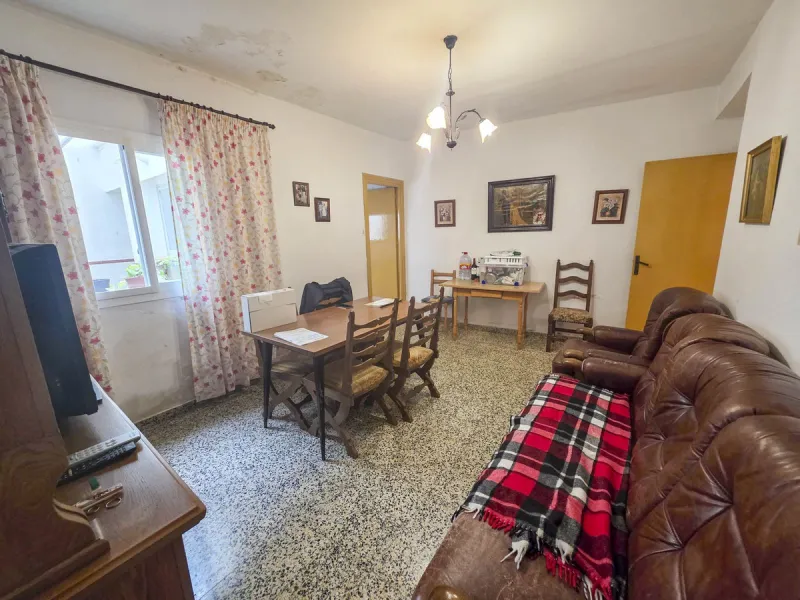 Situated in Estepona Centre, this spacious townhouse offers a rare opportunity to acquire a generously sized property within walking distance of the town's most iconic landmarks and everyday amenities. Located just moments from Estepona Old Town, the beac
