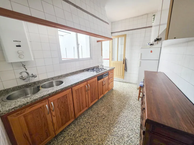Situated in Estepona Centre, this spacious townhouse offers a rare opportunity to acquire a generously sized property within walking distance of the town's most iconic landmarks and everyday amenities. Located just moments from Estepona Old Town, the beac