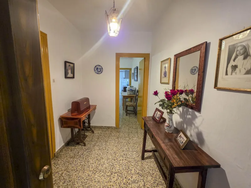 Situated in Estepona Centre, this spacious townhouse offers a rare opportunity to acquire a generously sized property within walking distance of the town's most iconic landmarks and everyday amenities. Located just moments from Estepona Old Town, the beac