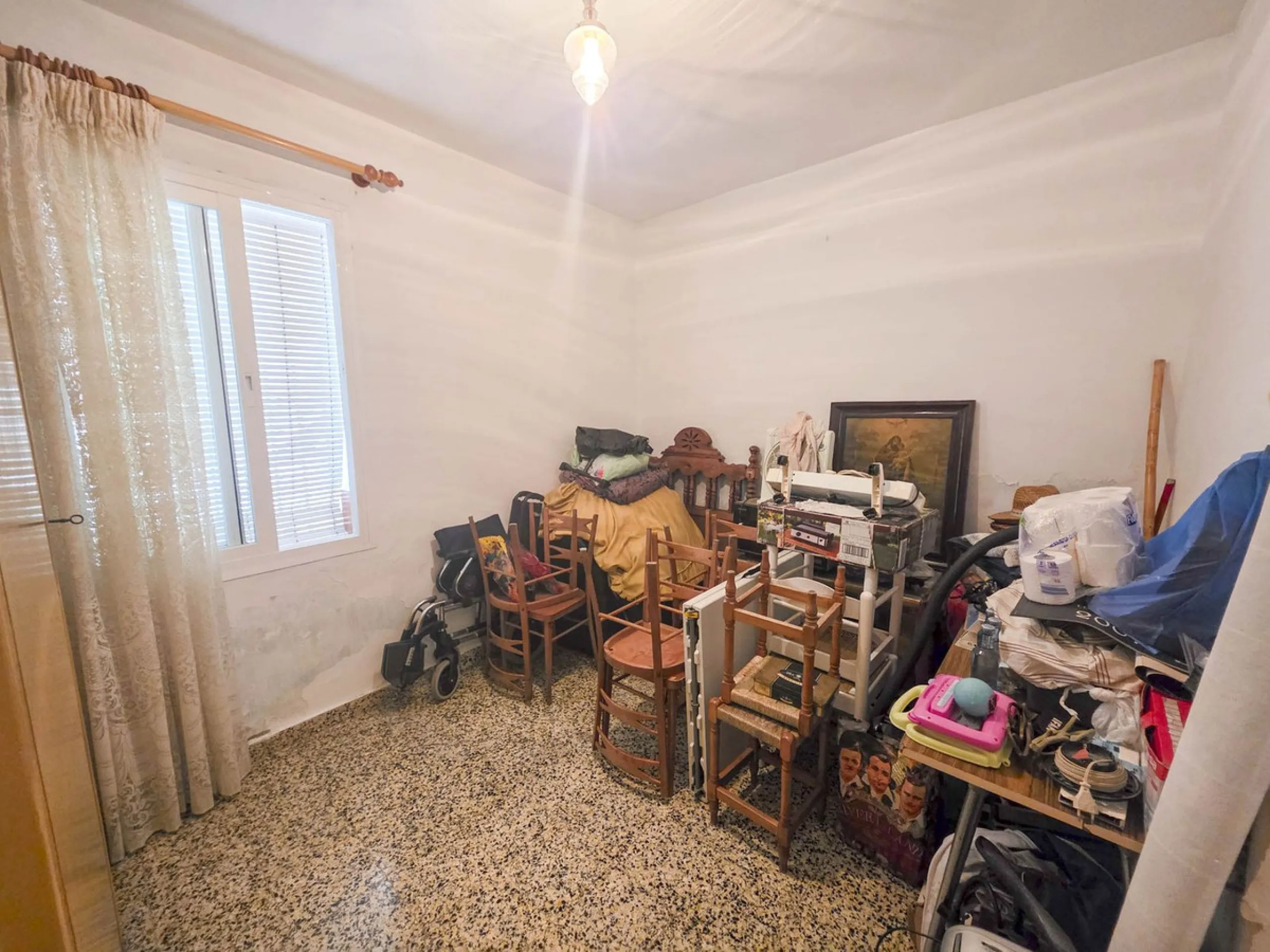 Situated in Estepona Centre, this spacious townhouse offers a rare opportunity to acquire a generously sized property within walking distance of the town's most iconic landmarks and everyday amenities. Located just moments from Estepona Old Town, the beac