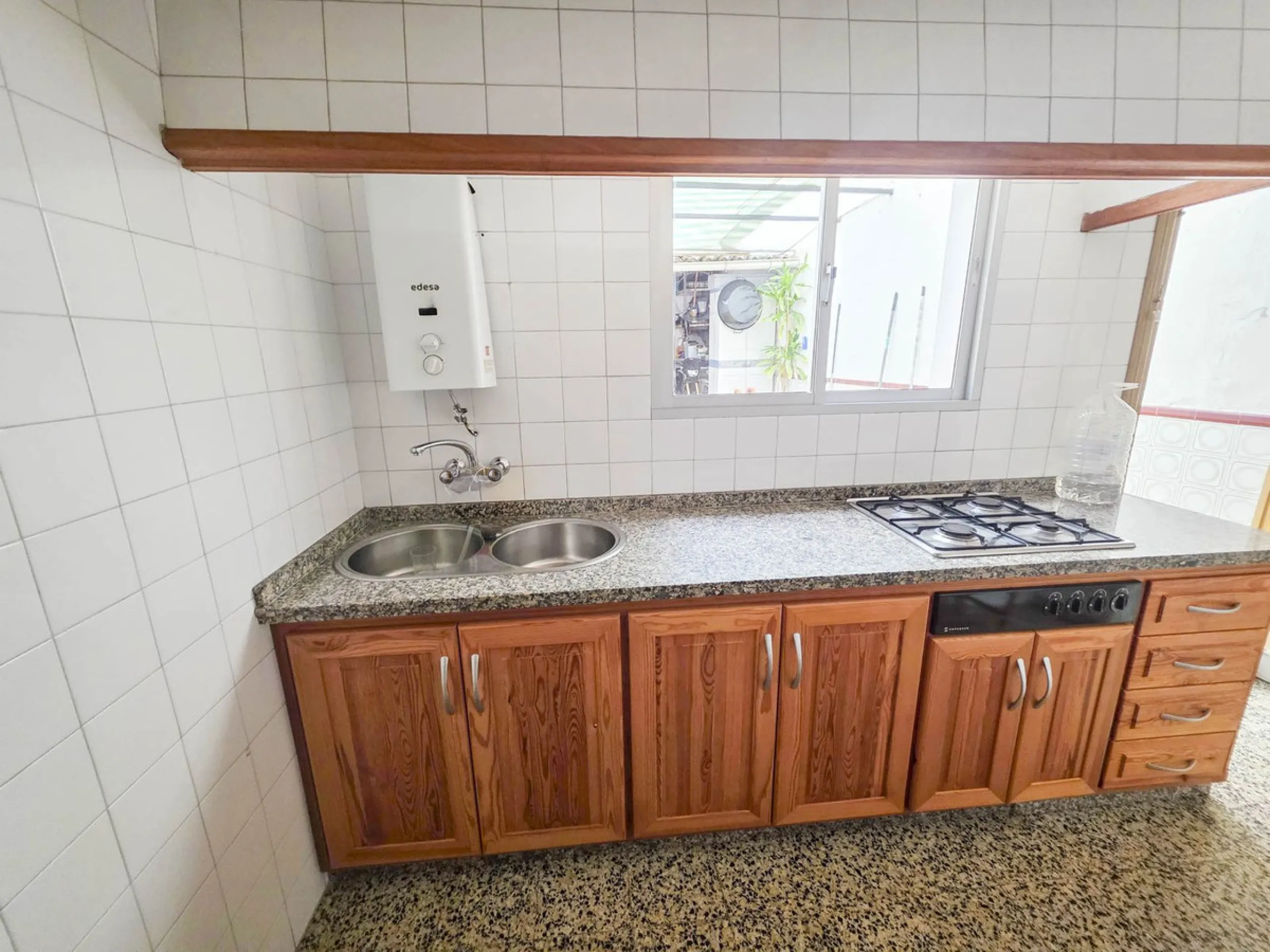 Situated in Estepona Centre, this spacious townhouse offers a rare opportunity to acquire a generously sized property within walking distance of the town's most iconic landmarks and everyday amenities. Located just moments from Estepona Old Town, the beac