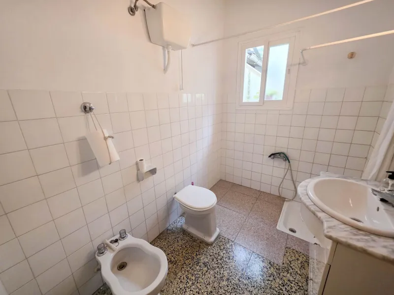 Situated in Estepona Centre, this spacious townhouse offers a rare opportunity to acquire a generously sized property within walking distance of the town's most iconic landmarks and everyday amenities. Located just moments from Estepona Old Town, the beac