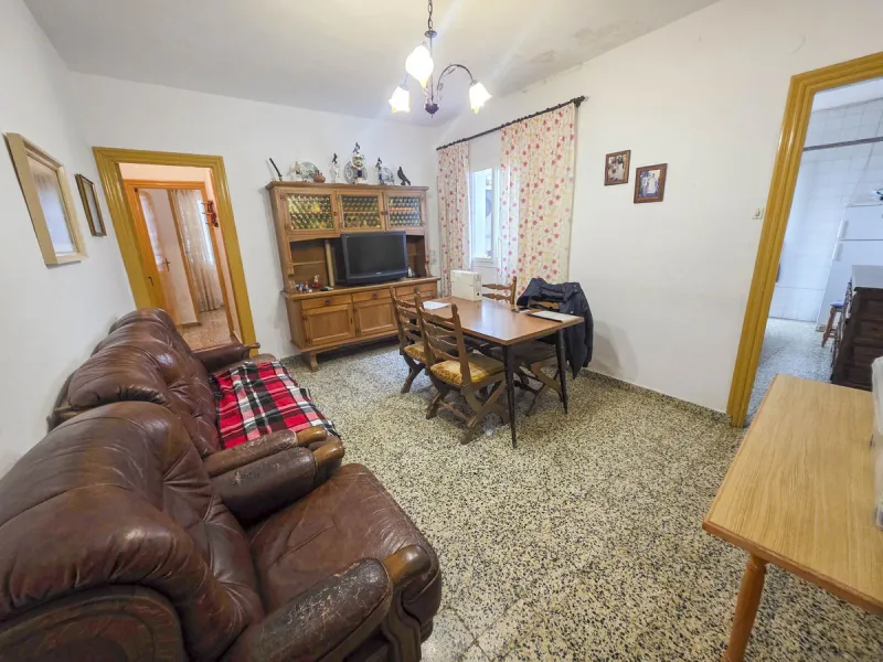 Situated in Estepona Centre, this spacious townhouse offers a rare opportunity to acquire a generously sized property within walking distance of the town's most iconic landmarks and everyday amenities. Located just moments from Estepona Old Town, the beac