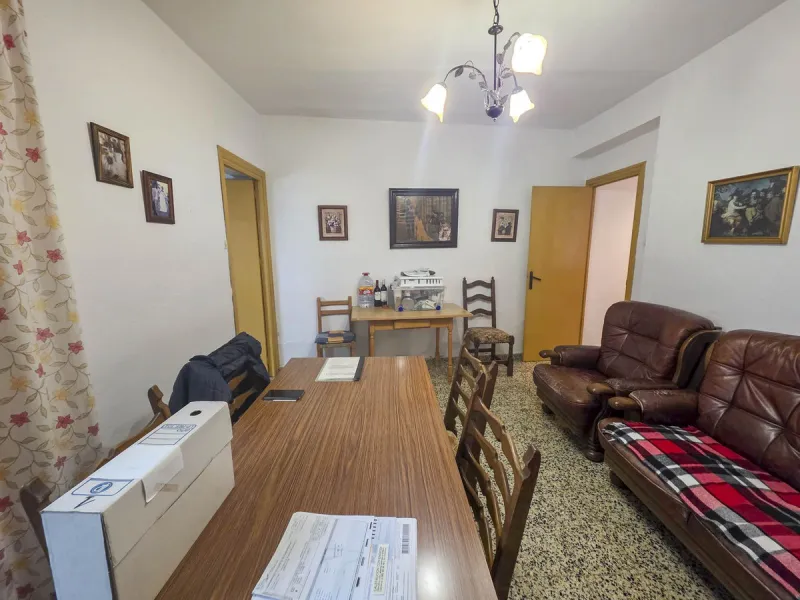 Situated in Estepona Centre, this spacious townhouse offers a rare opportunity to acquire a generously sized property within walking distance of the town's most iconic landmarks and everyday amenities. Located just moments from Estepona Old Town, the beac