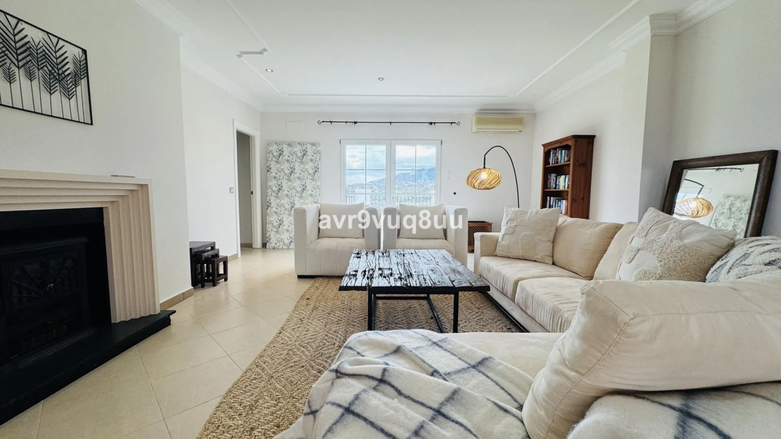 House - Detached Villa в продаже в Mijas, Málaga. В доме 7 спален и 6 ванных комнат. Площадь дома 425 м². Площадь участка 1400 м²