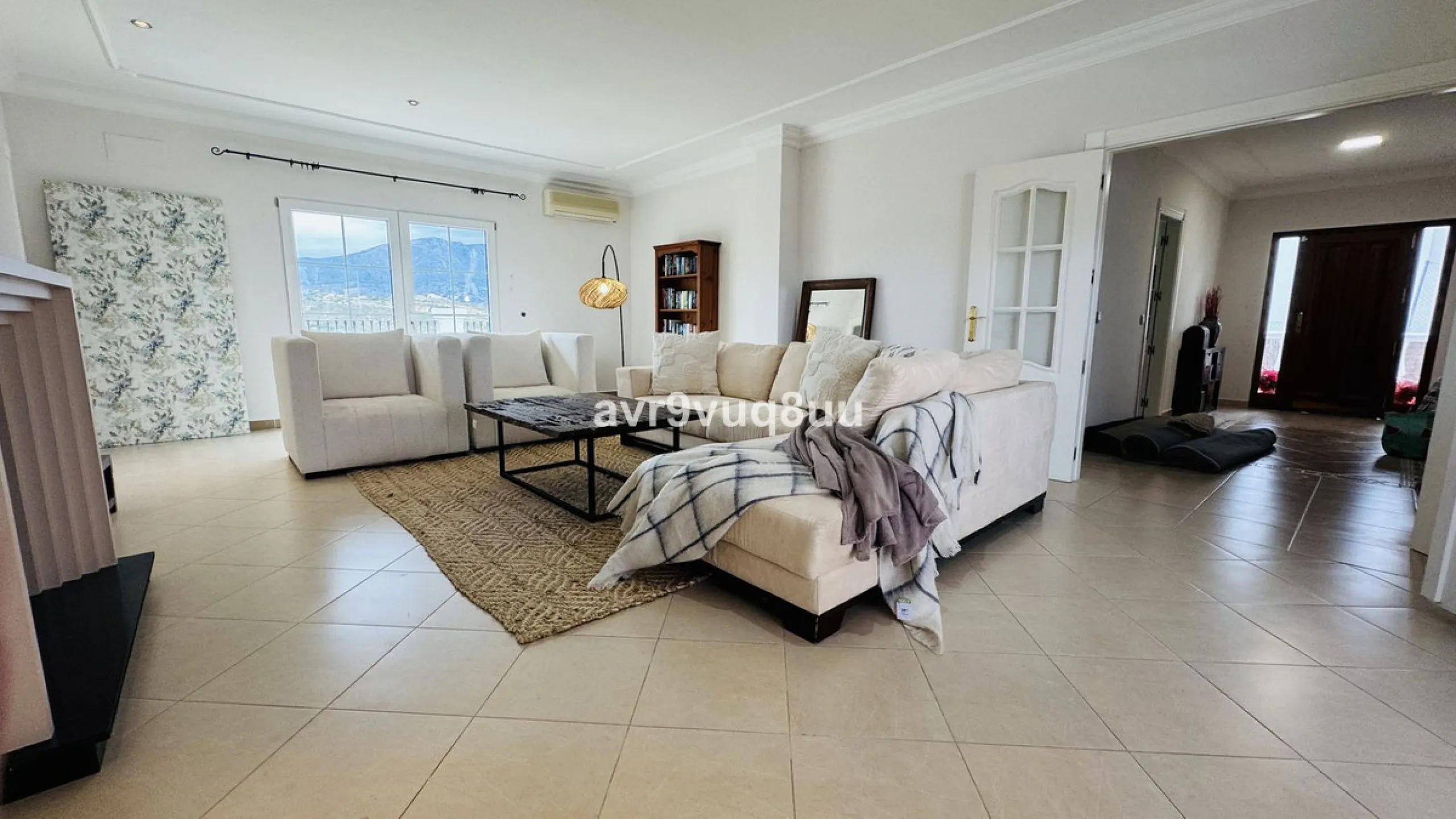 House - Detached Villa в продаже в Mijas, Málaga. В доме 7 спален и 6 ванных комнат. Площадь дома 425 м². Площадь участка 1400 м²