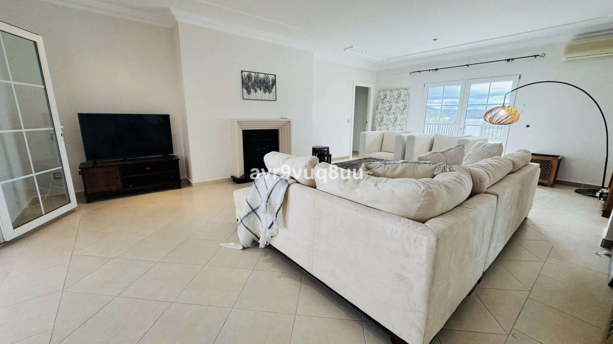 House - Detached Villa в продаже в Mijas, Málaga. В доме 7 спален и 6 ванных комнат. Площадь дома 425 м². Площадь участка 1400 м²