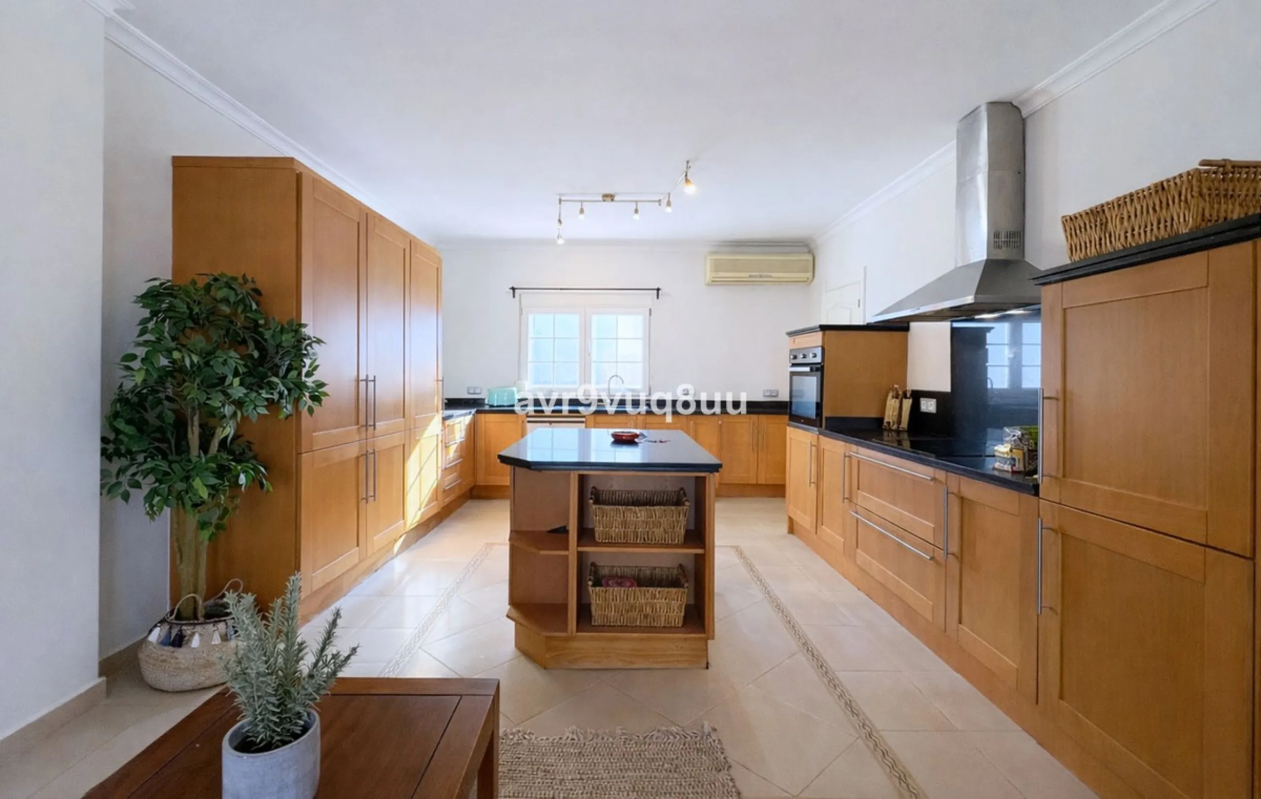 House - Detached Villa в продаже в Mijas, Málaga. В доме 7 спален и 6 ванных комнат. Площадь дома 425 м². Площадь участка 1400 м²