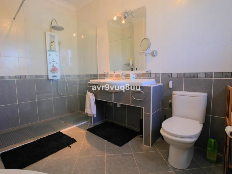 House - Detached Villa в продаже в Mijas, Málaga. В доме 7 спален и 6 ванных комнат. Площадь дома 425 м². Площадь участка 1400 м²