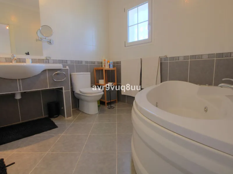 House - Detached Villa в продаже в Mijas, Málaga. В доме 7 спален и 6 ванных комнат. Площадь дома 425 м². Площадь участка 1400 м²
