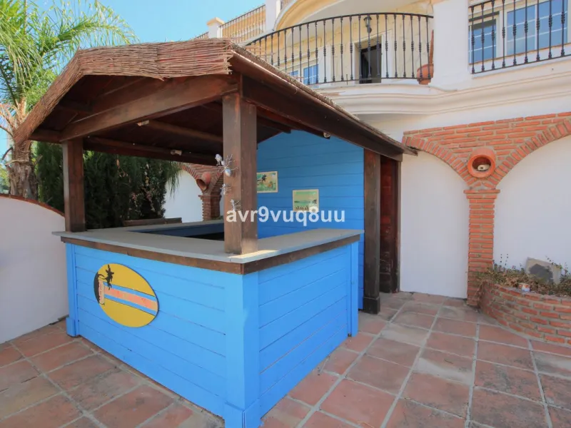House - Detached Villa в продаже в Mijas, Málaga. В доме 7 спален и 6 ванных комнат. Площадь дома 425 м². Площадь участка 1400 м²