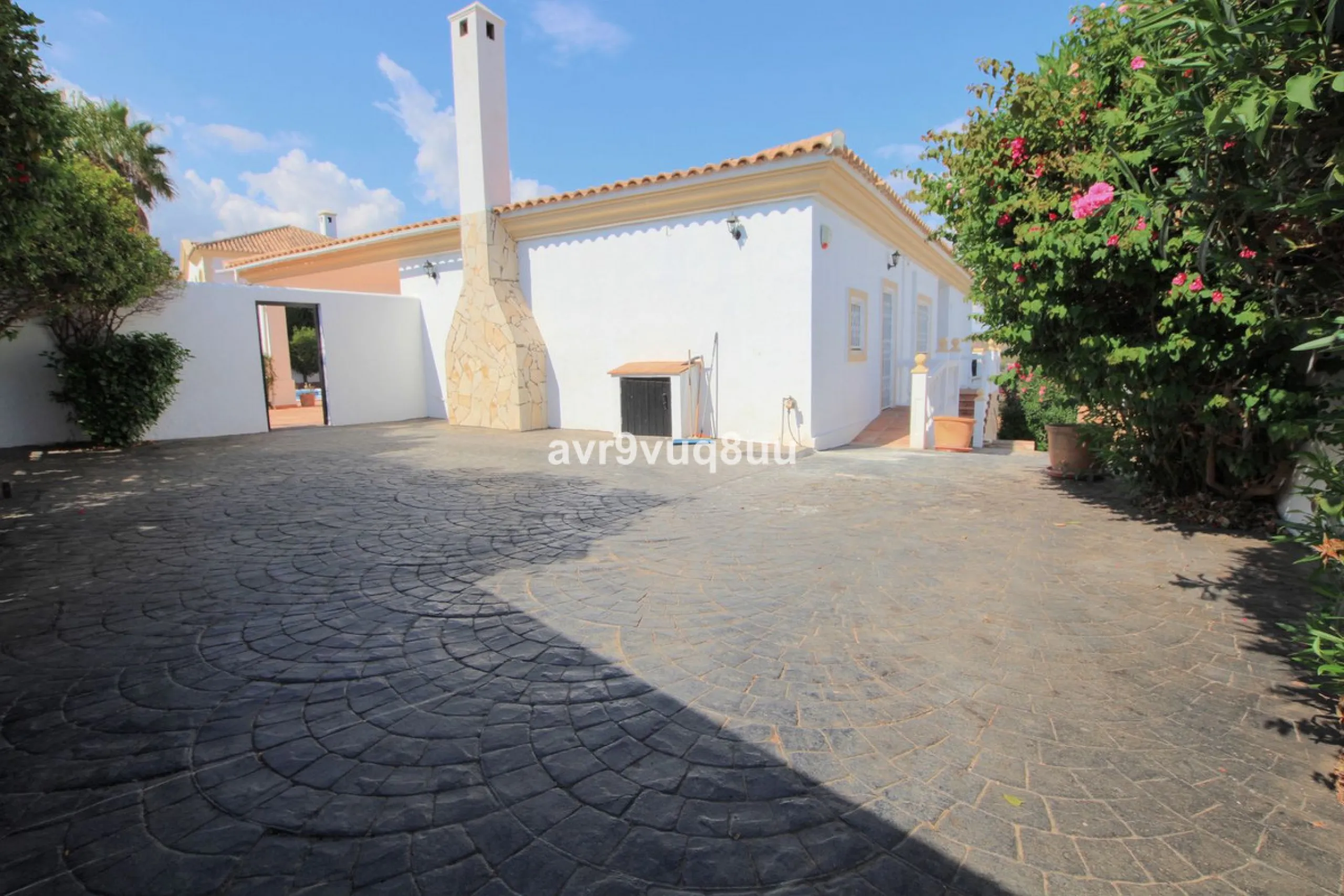 House - Detached Villa в продаже в Mijas, Málaga. В доме 7 спален и 6 ванных комнат. Площадь дома 425 м². Площадь участка 1400 м²